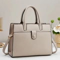 Minimalistische beige tote tas van kiezel leer met elegante goudkleurige details - Khaki
