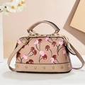 Elegante borsa beige con stampa ciliegie in pelle PU con rivetti e tracolla lunga - Cachi