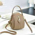 Petit sac rond bandoulière marron en cuir avec plusieurs zips et poignée supérieure - Khaki