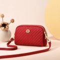 Borsa a tracolla rossa trapuntata con doppia cerniera e logo in metallo dorato - Rosso Vino