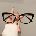 Dettaglio montatura occhiali cat-eye neri con ponte e stanghette in metallo dorato - Montatura Nera Lente Trasparente