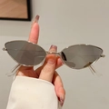 Lunettes de soleil œil-de-chat avec monture en métal argenté et verres gris foncé - Monture Argentée Verres Miroir Argent