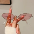 Lunettes de soleil œil-de-chat avec verres roses et monture en métal argenté élégante - Monture Argent Verres Roses