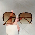 Gafas de sol cuadradas de carey con lentes marrones degradadas y detalles en metal dorado - Montura Carey Oro / Lentes Té Degradado