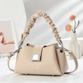 Elegante borsa a tracolla in pelle albicocca con manico a nuvola e fibbia argentata - Bianco Sporco