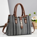 Sac fourre-tout tissé à carreaux tricolores avec poignées en cuir marron chic - Noir