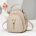 Mochila para mujer crema con diseño de diamantes, borla y elegantes detalles de perlas - Beige