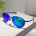 Vista de detalle de gafas de sol de aviador sin montura con lentes de espejo azul y púrpura - Marco Negro Lentes Espejados Verdes