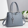 Elegante borsa blu grigio con motivo esagonale a rilievo e fibbia a fiore vintage - Blu
