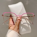 Occhiali cat-eye oversize oro rosa con accenti rosa e custodia in pelle bianca - Montatura Rosso Rosa e Oro Rosa (Lente Trasparente)