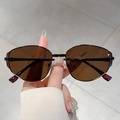 Retro-Polygon-Metallsonnenbrille mit braunen Gläsern und schmalem Goldrahmen für Sonnenschutz - Braun-Schwarz Rahmen mit Dunkelbraunen Gläsern und Braunen Bügelenden