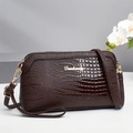 Sac bandoulière élégant marron foncé à motif crocodile avec logo doré et fleur d'orchidée - café