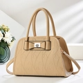 Dettaglio della borsa in ecopelle kaki con cuori a rilievo e decorazione a fiocco - Cachi
