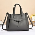 Elegante dunkelgraue Handtasche aus Leder mit Litschimaserung und Metallschnalle - Grau