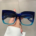 Monture de lunettes œil-de-chat carrée dégradé bleu avec rivets et finition polie - Monture Bleu Dégradé Verre Transparent