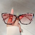 Lunettes de soleil œil de chat léopard rose avec verres dégradés et monture chic - Monture Léopard Rose Verres Dégradés Roses