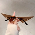 Lunettes de soleil œil de chat triangulaires uniques avec verres marron foncé - Marron