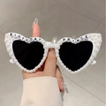 Lunettes de soleil cœur blanches avec perles et lettrage BIRTHDAY PRINCE élégant - Monture Blanche Verres Gris (BIRTHDAY PRINCE)