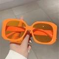 Occhiali da sole quadrati arancioni con lenti gialle trasparenti per un look rétro chic - Montatura Arancione Lenti Gialle