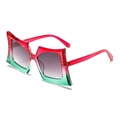 Übergroße quadratische Schmetterlingssonnenbrille mit rot-grünem Farbverlaufsrahmen - Lila Rot Grün Rahmen Graue Linse