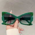 Smaragdgroene cat-eye zonnebril met groot montuur en grijze gradiëntglazen - Groen Frame Gradiënt Groen