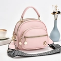 Borsa a tracolla rosa texture litchi con scomparti a zip e tracolla in tessuto largo - Rosa