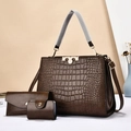 Braunes 3er-Set Handtaschen aus Kunstleder mit Krokoprägung, Shopper, Geldbörse und Beutel - Kaffeebraun