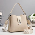 Beige Eimer-Handtasche mit Textur, Leder-Details und geometrischem Jacquard-Schultergurt - Cremeweiß