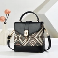 Mini borsa a tracolla retrò con trama geometrica e chiusura a forma di orsetto - Nero