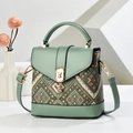 Borsa a tracolla in pelle verde e tessuto etnico con chiusura a orso dorato e strass - Verde Scuro