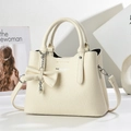 Bolso grande beige con diseño litchi y colgante de lazo para mujer elegante de moda - Blanco