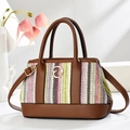 Sac seau tissé multicolore avec lanières en cuir marron pour un usage quotidien - Rose