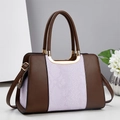 Sac à main en cuir marron et violet à motif serpent avec poignée dorée et bandoulière - Violet
