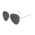Klassieke aviator zonnebril met zwarte glazen en goudkleurige klinknageldetails - Gouden Frame Zwart Grijs