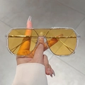 Gafas de sol de gran tamaño con lentes ámbar, montura transparente y patillas doradas - Montura Plateada Transparente Lentes Amarillos