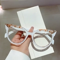 Cat-Eye-Brillengestell in Weiß und Schildpatt-Marmor-Design für einen modischen Look - Gefleckter Weißer Rahmen
