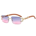 Details einer randlosen Sonnenbrille mit Kristallakzenten und Bügeln in Holzoptik - Goldene Akzente Graurosa Gläser