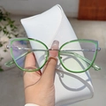 Occhiali cat-eye in metallo argento con accenti verde neon e lenti anti luce blu - Montatura Verde Argento