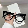 Schicke schwarze Katzenaugen-Brille mit Blaulichtfilter, Glanzrahmen und Silbernieten - Schwarzer Rahmen