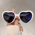 Lunettes de soleil oversize en forme de cœur blanc avec des verres foncés à la main - Monture Blanche Verres Gris