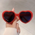 Lunettes de soleil rétro en forme de cœur avec monture rouge et verres foncés - Monture Rouge Verres Gris