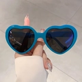 Lunettes de soleil cœur bleu vif avec verres foncés et protection UV pour la fête - Monture Bleu Foncé Verres Gris