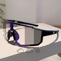 Gafas de ciclismo fotocromáticas con montura negra mate sobre soporte blanco - Marco Negro Fotocromático