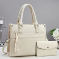 Sac fourre-tout crème chic avec rayures verticales et pompons sur fond neutre élégant - Blanc Cassé