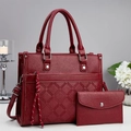 Set borsa tote rosso scuro con trama litchi, portafoglio e dettagli geometrici a rilievo - Rosso