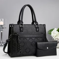 Détail d'un grand sac à main noir pour femme avec texture matelassée et bandoulière - Noir