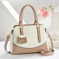 Schicke zweifarbige Tragetasche mit geometrischer Prägung, Griffen und Schultergurt - Khaki und Weiß