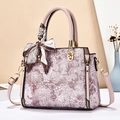 Borsa a mano retrò con fiori rosa viola, foulard in seta e dettagli in metallo dorato - Viola