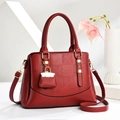 Elegante borsa shopping rossa da sposa con motivo geometrico a rilievo e finiture oro - Rosso Vino