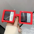 Gafas de sol cuadradas rojas de gran tamaño para un estilo moderno de hip-hop y calle - Montura Roja Lente Gris Plata